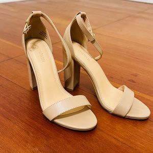 Crème chunky heels